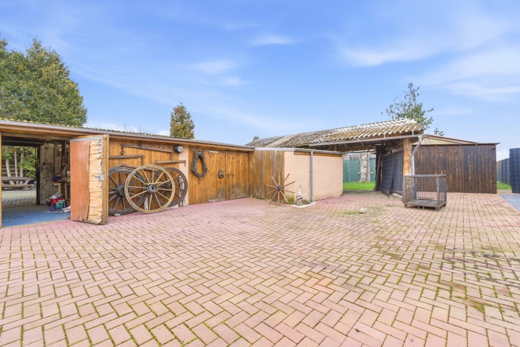 Gütelhöfer Immobilien - Immobilienangebot - Swisttal / Odendorf - Alle - Gebäudeensemble mit 3 Wohneinheiten und vielen Möglichkeiten auf 2.383 m² Grund in Odendorf