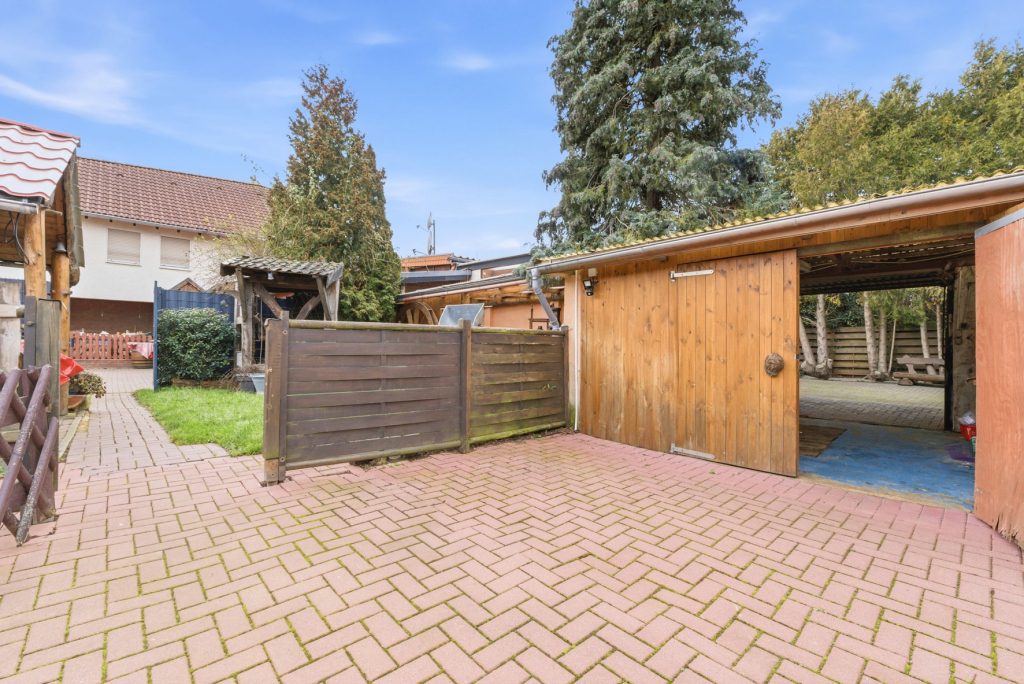 Gütelhöfer Immobilien - Immobilienangebot - Swisttal / Odendorf - Alle - Gebäudeensemble mit 3 Wohneinheiten und vielen Möglichkeiten auf 2.383 m² Grund in Odendorf