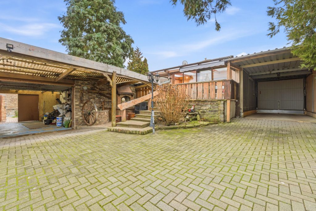 Gütelhöfer Immobilien - Immobilienangebot - Swisttal / Odendorf - Alle - Gebäudeensemble mit 3 Wohneinheiten und vielen Möglichkeiten auf 2.383 m² Grund in Odendorf
