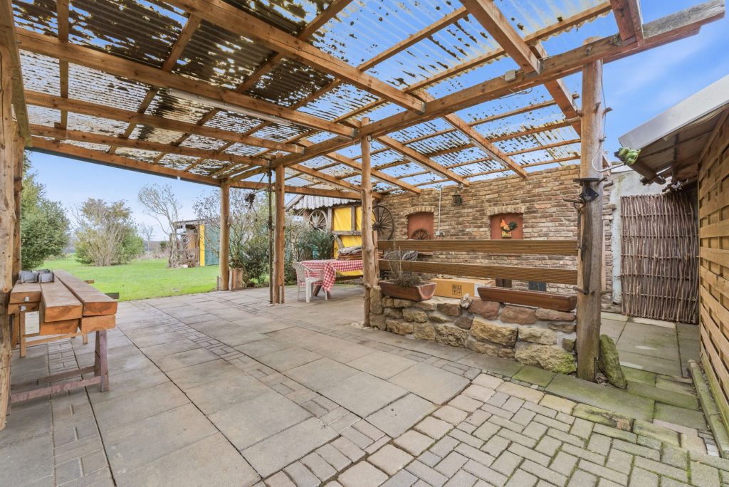 Gütelhöfer Immobilien - Immobilienangebot - Swisttal / Odendorf - Alle - Gebäudeensemble mit 3 Wohneinheiten und vielen Möglichkeiten auf 2.383 m² Grund in Odendorf