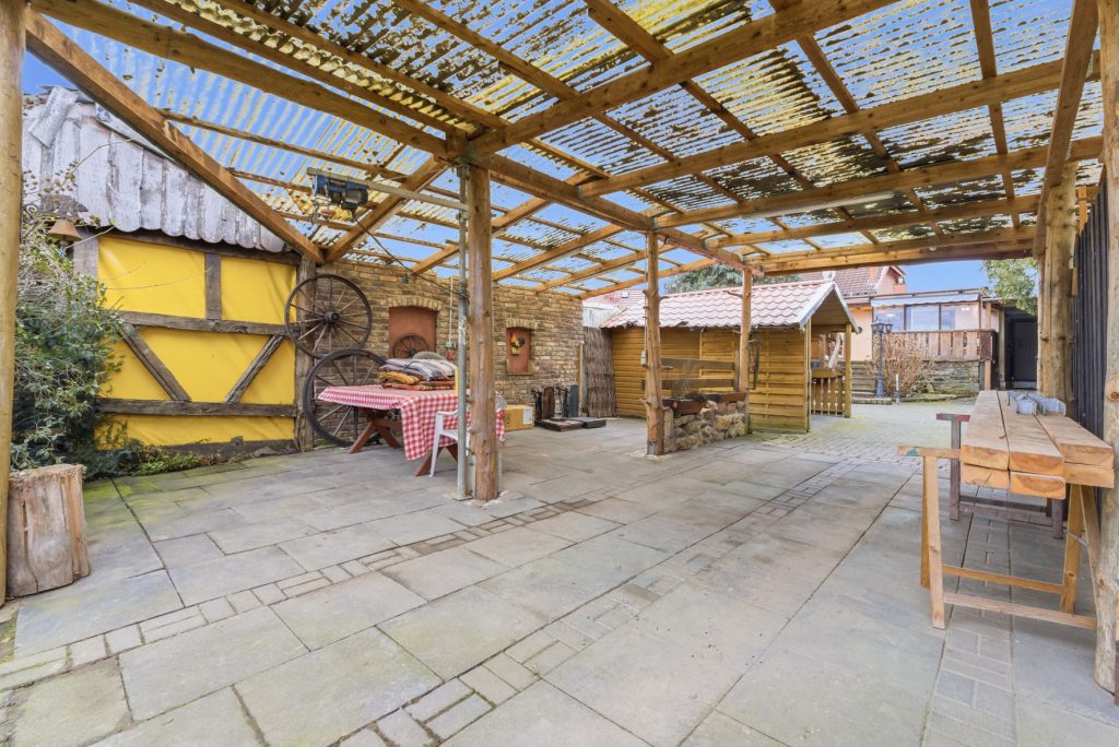 Gütelhöfer Immobilien - Immobilienangebot - Swisttal / Odendorf - Alle - Gebäudeensemble mit 3 Wohneinheiten und vielen Möglichkeiten auf 2.383 m² Grund in Odendorf