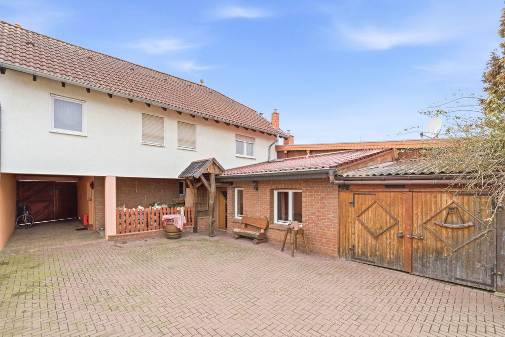 Gütelhöfer Immobilien - Immobilienangebot - Swisttal / Odendorf - Alle - Gebäudeensemble mit 3 Wohneinheiten und vielen Möglichkeiten auf 2.383 m² Grund in Odendorf