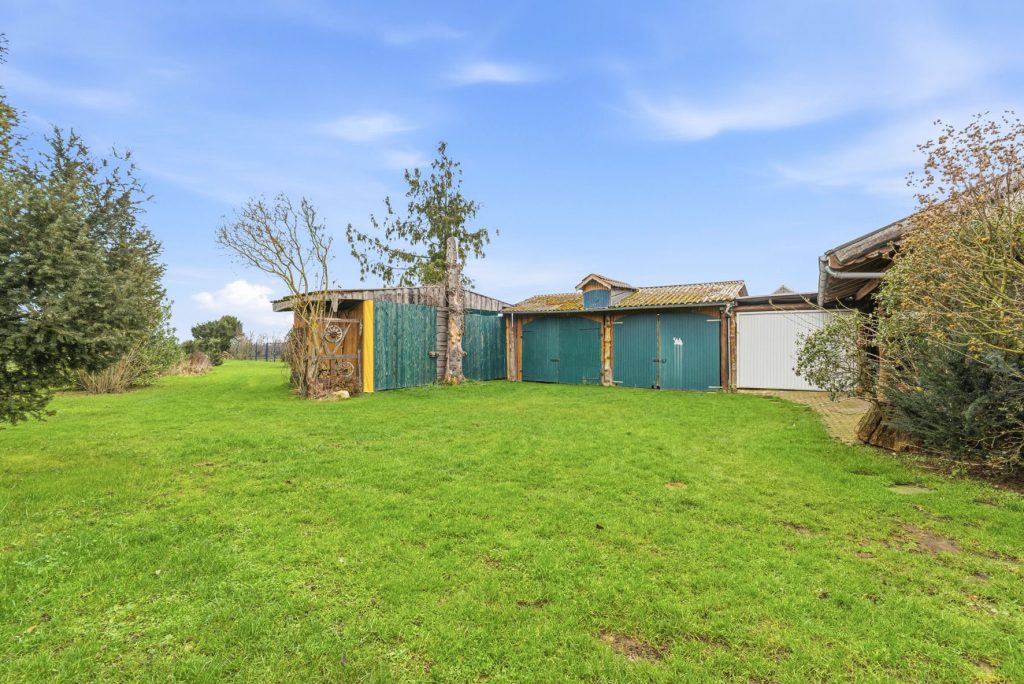 Gütelhöfer Immobilien - Immobilienangebot - Swisttal / Odendorf - Alle - Gebäudeensemble mit 3 Wohneinheiten und vielen Möglichkeiten auf 2.383 m² Grund in Odendorf