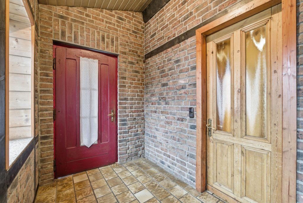 Gütelhöfer Immobilien - Immobilienangebot - Bad Münstereifel / Mahlberg - Alle - NEUER PREIS! Bezugsfreies Einfamilienhaus mit Wärmepumpe, PV-Anlage, Kachelofen und Terrasse