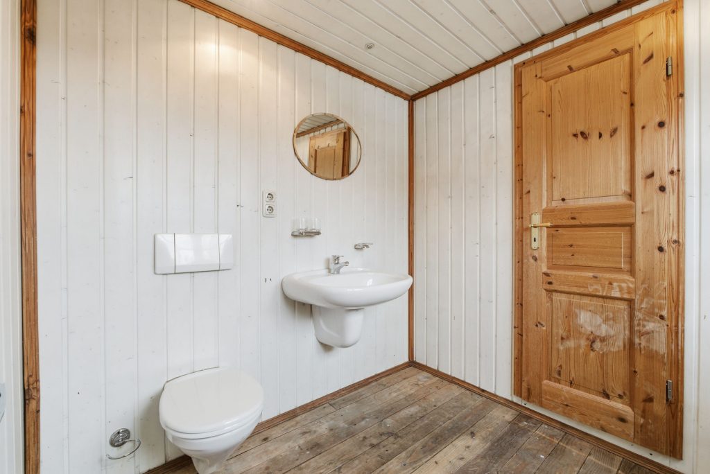 Gütelhöfer Immobilien - Immobilienangebot - Bad Münstereifel / Mahlberg - Alle - NEUER PREIS! Bezugsfreies Einfamilienhaus mit Wärmepumpe, PV-Anlage, Kachelofen und Terrasse