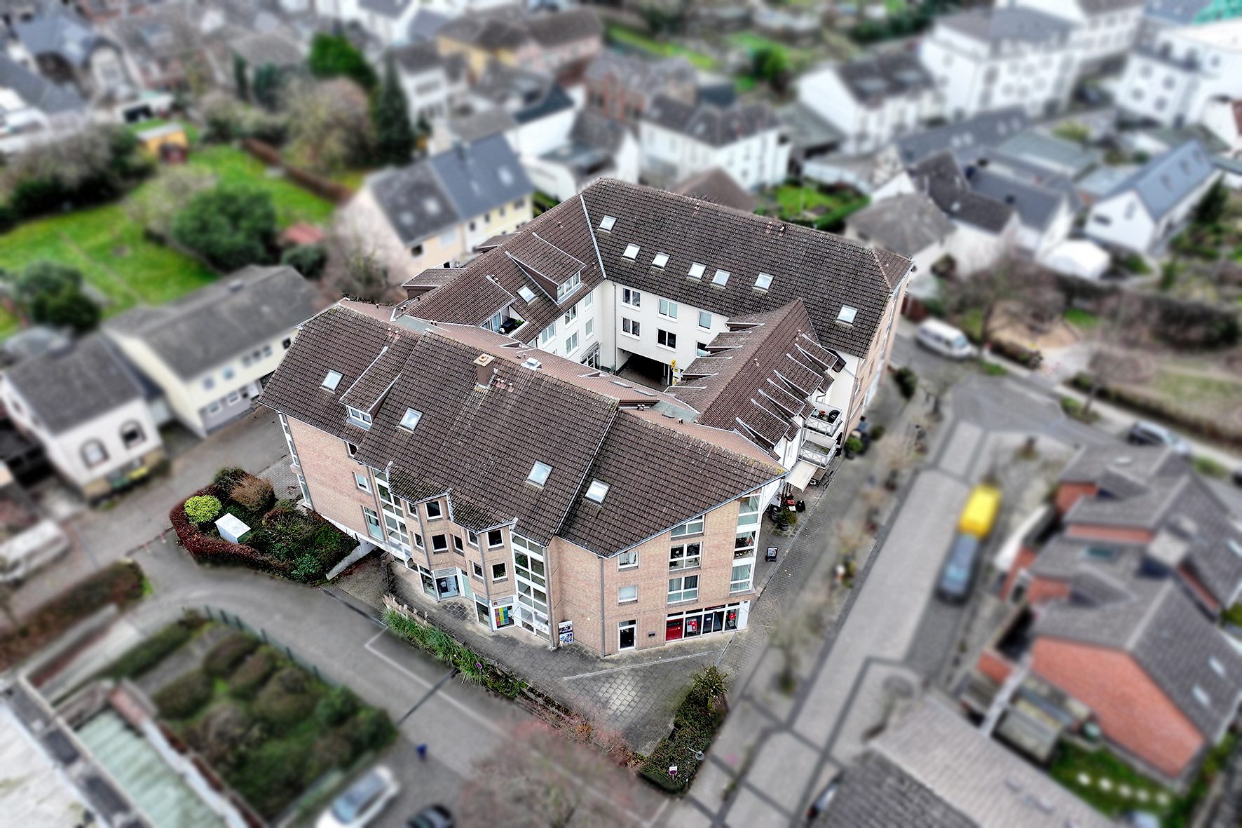 Gütelhöfer Immobilien - Immobilienangebot - Alfter - Alle - Großzügige 3-Zimmer-Wohnung mit Wohnküche, Loggia und Tiefgaragenstellplatz im Zentrum von Alfter