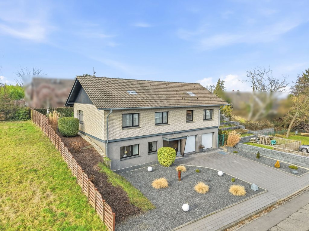 Gütelhöfer Immobilien - Immobilienangebot - Bornheim / Üllekoven - Alle - Freistehendes Einfamilienhaus mit großem Garten, Fußbodenheizung, Kamin und Doppelgarage in Waldorf