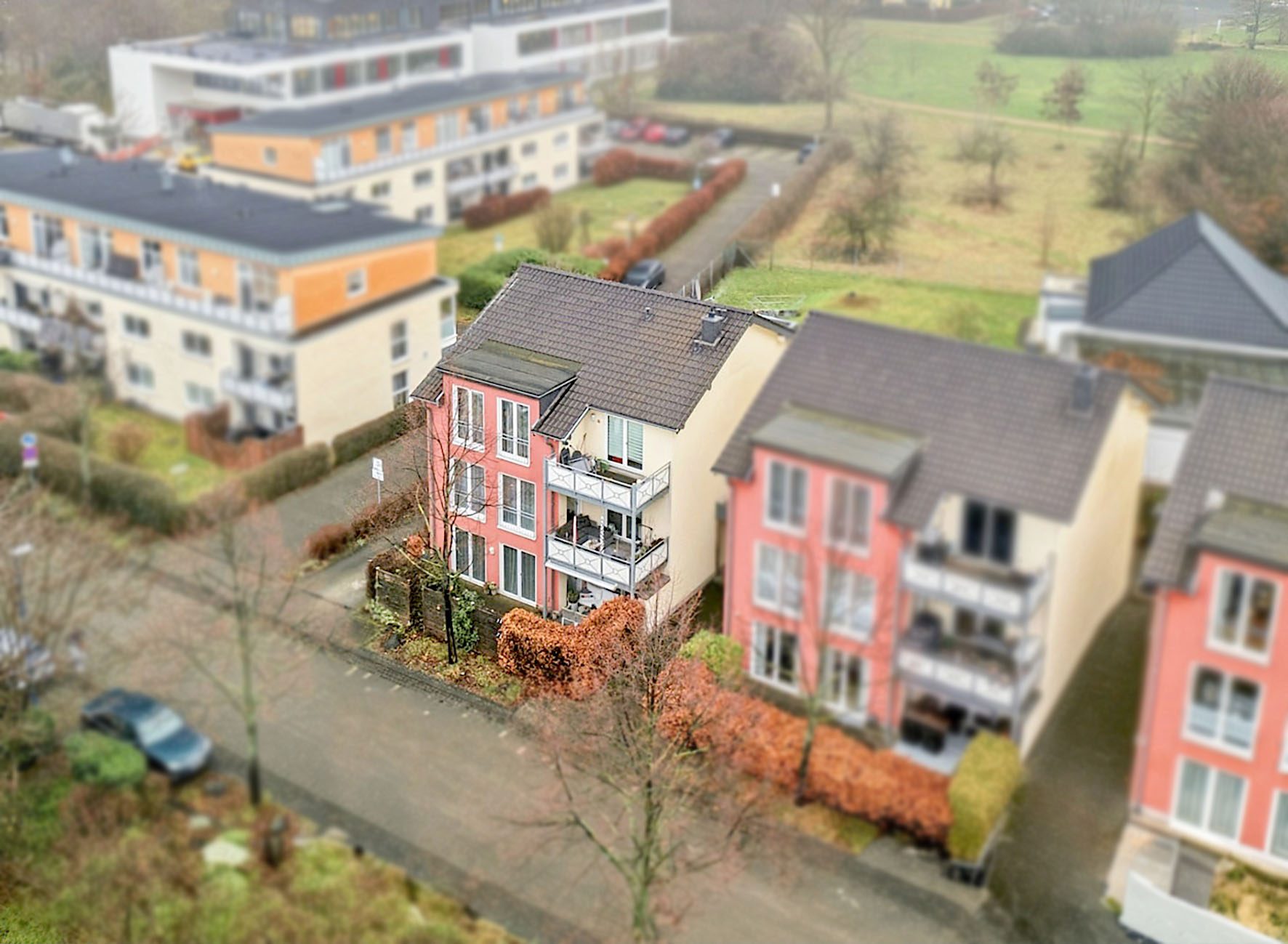Gütelhöfer Immobilien - Immobilienangebot - Rheinbach - Alle - Kurzfristig bezugsfrei! Stilvolle 4-Zimmer Citywohnung mit Balkon, 2 Bädern und Carport