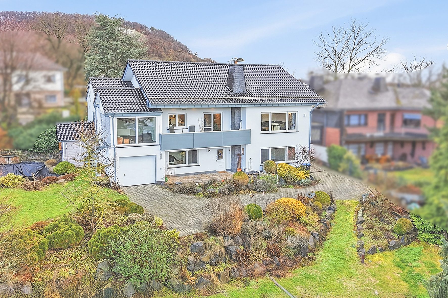 Gütelhöfer Immobilien - Immobilienangebot - Niederzissen - Alle - Stilvolles Einfamilienhaus mit Einliegerwohnung, Garage und Kaminofen in traumhafter Hanglage