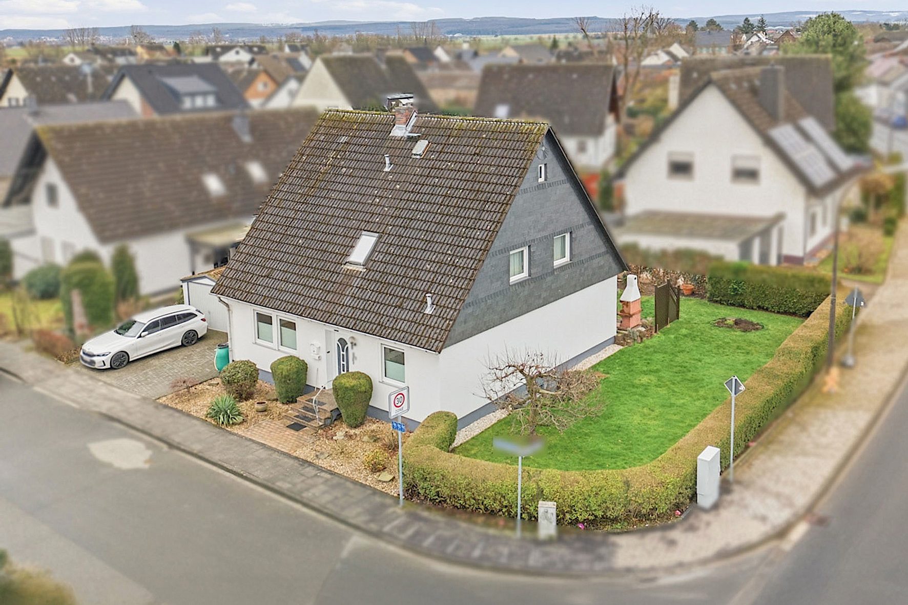 Gütelhöfer Immobilien - Immobilienangebot - Swisttal / Ludendorf - Alle - Freistehendes Einfamilienhaus in Holzständerbauweise mit Garten und potenzial in Ludendorf