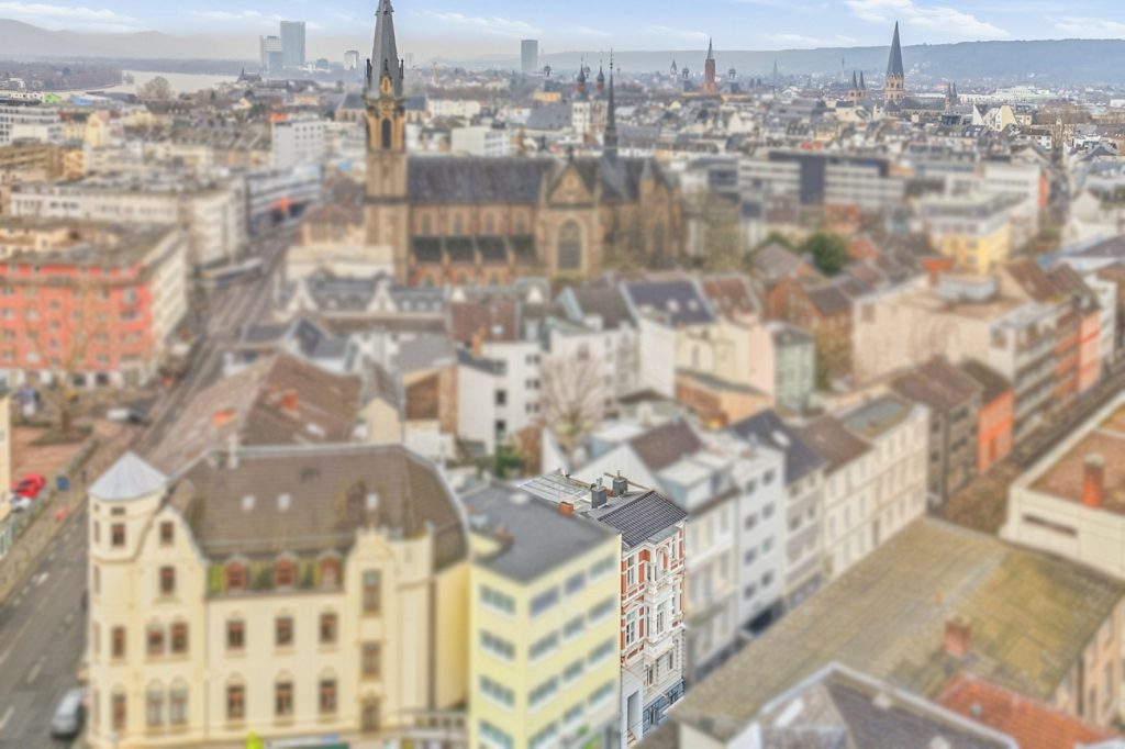 Gütelhöfer Immobilien - Immobilienangebot - Bonn - Alle - Stilvolles Gründerzeithaus mit 341m² Wohnfläche verteilt auf drei Wohneinheiten im Bonner Zentrum
