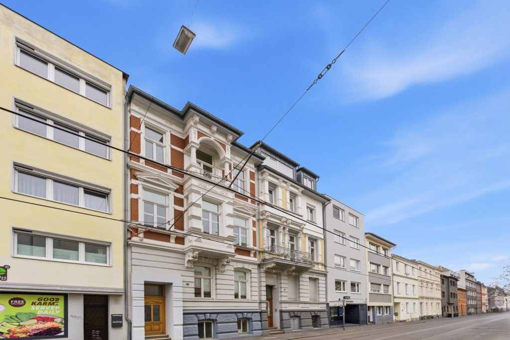 Gütelhöfer Immobilien - Immobilienangebot - Bonn - Alle - Stilvolles Gründerzeithaus mit 341m² Wohnfläche verteilt auf drei Wohneinheiten im Bonner Zentrum