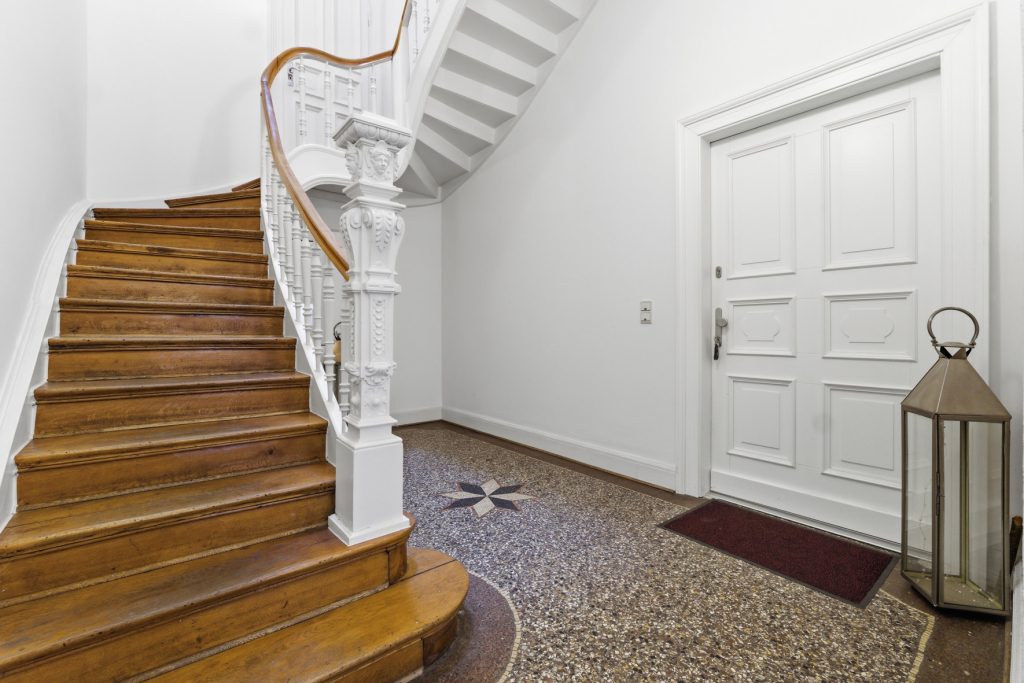 Gütelhöfer Immobilien - Immobilienangebot - Bonn - Alle - Stilvolles Gründerzeithaus mit 341m² Wohnfläche verteilt auf drei Wohneinheiten im Bonner Zentrum