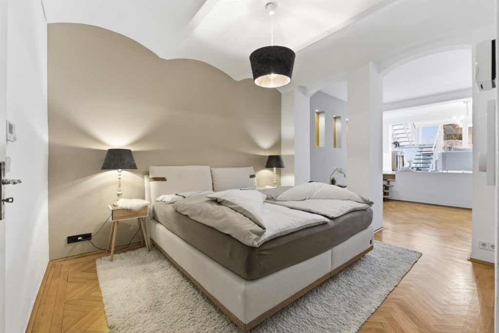 Gütelhöfer Immobilien - Immobilienangebot - Bonn - Alle - Stilvolles Gründerzeithaus mit 341m² Wohnfläche verteilt auf drei Wohneinheiten im Bonner Zentrum