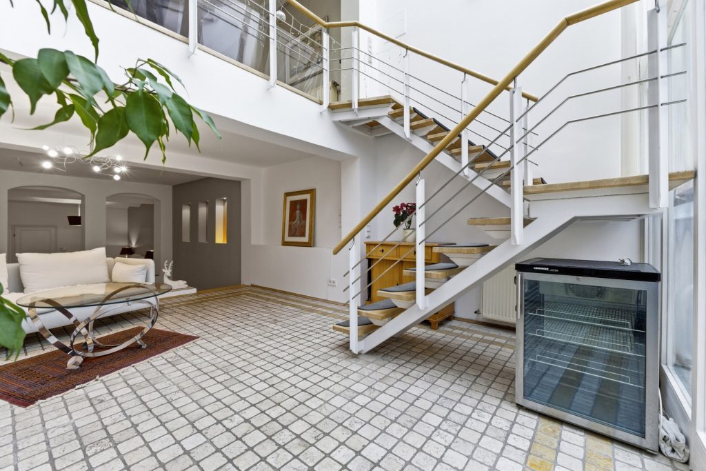 Gütelhöfer Immobilien - Immobilienangebot - Bonn - Alle - Stilvolles Gründerzeithaus mit 341m² Wohnfläche verteilt auf drei Wohneinheiten im Bonner Zentrum