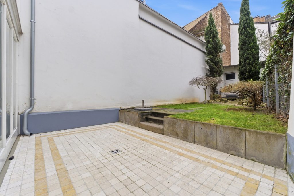 Gütelhöfer Immobilien - Immobilienangebot - Bonn - Alle - Stilvolles Gründerzeithaus mit 341m² Wohnfläche verteilt auf drei Wohneinheiten im Bonner Zentrum