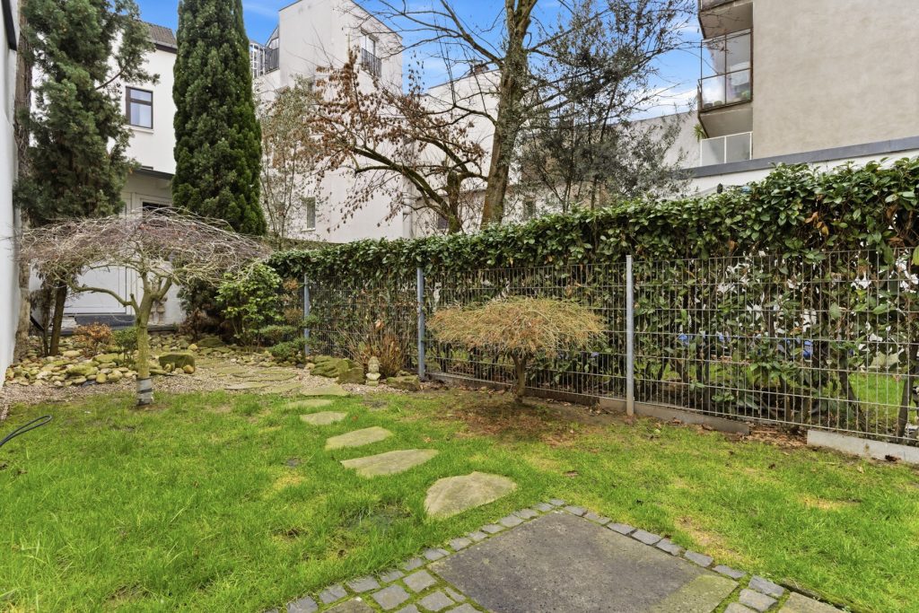 Gütelhöfer Immobilien - Immobilienangebot - Bonn - Alle - Stilvolles Gründerzeithaus mit 341m² Wohnfläche verteilt auf drei Wohneinheiten im Bonner Zentrum