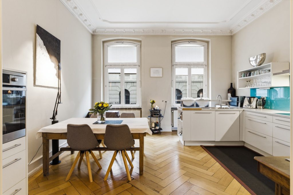 Gütelhöfer Immobilien - Immobilienangebot - Bonn - Alle - Stilvolles Gründerzeithaus mit 341m² Wohnfläche verteilt auf drei Wohneinheiten im Bonner Zentrum
