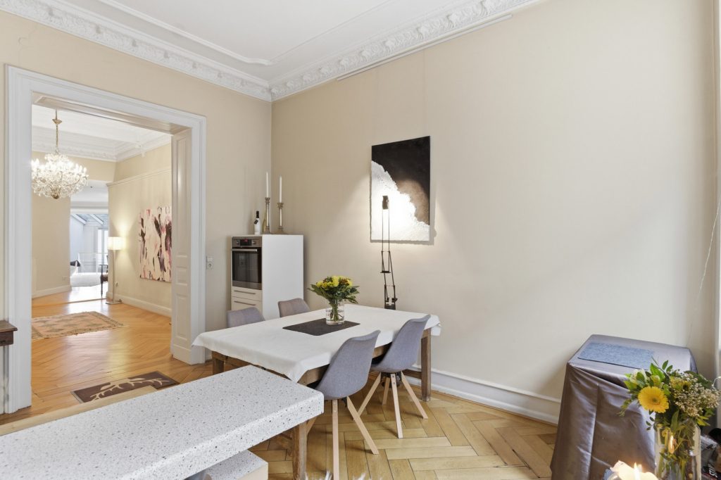 Gütelhöfer Immobilien - Immobilienangebot - Bonn - Alle - Stilvolles Gründerzeithaus mit 341m² Wohnfläche verteilt auf drei Wohneinheiten im Bonner Zentrum