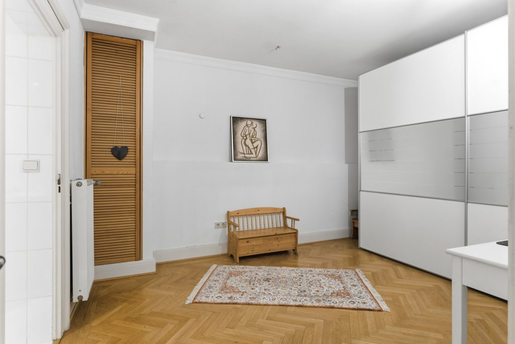 Gütelhöfer Immobilien - Immobilienangebot - Bonn - Alle - Stilvolles Gründerzeithaus mit 341m² Wohnfläche verteilt auf drei Wohneinheiten im Bonner Zentrum