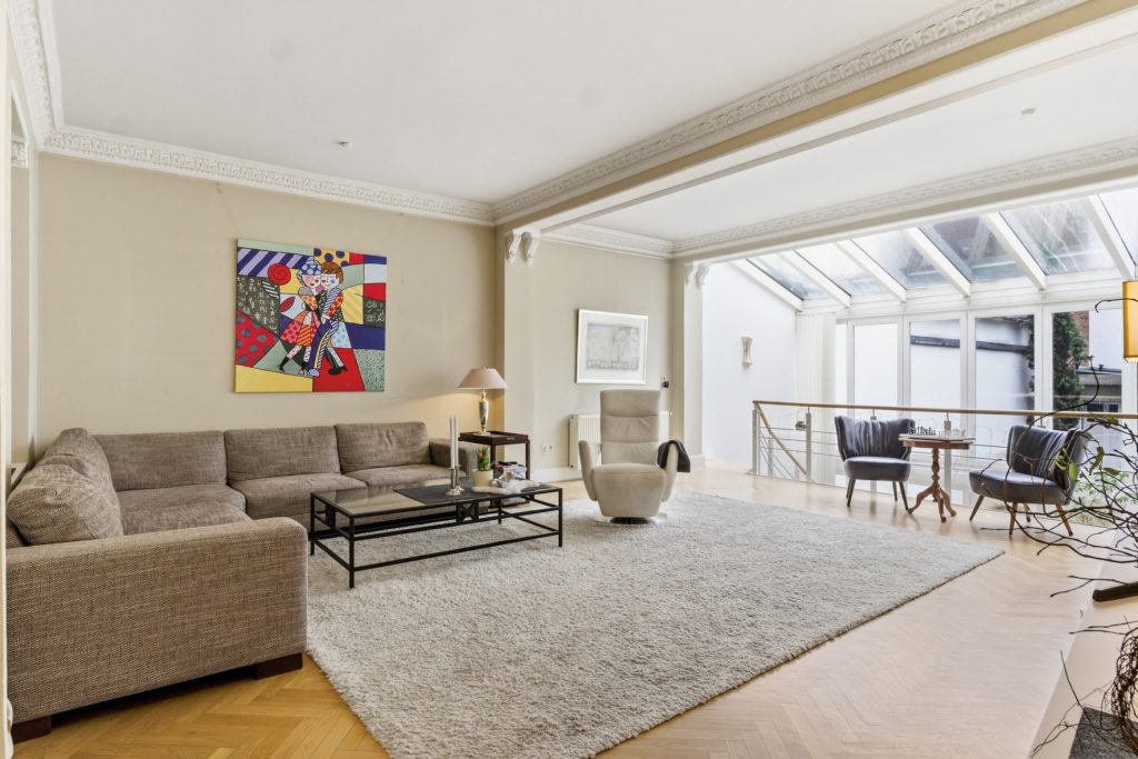 Gütelhöfer Immobilien - Immobilienangebot - Bonn - Alle - Stilvolles Gründerzeithaus mit 341m² Wohnfläche verteilt auf drei Wohneinheiten im Bonner Zentrum
