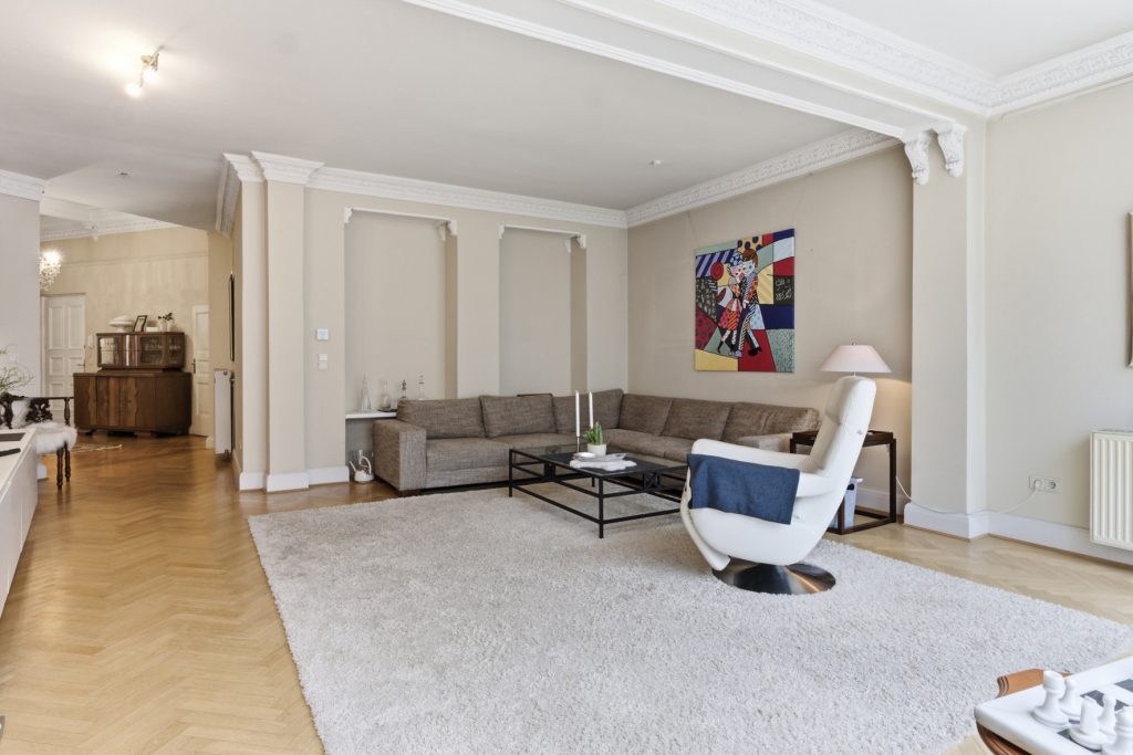 Gütelhöfer Immobilien - Immobilienangebot - Bonn - Alle - Stilvolles Gründerzeithaus mit 341m² Wohnfläche verteilt auf drei Wohneinheiten im Bonner Zentrum