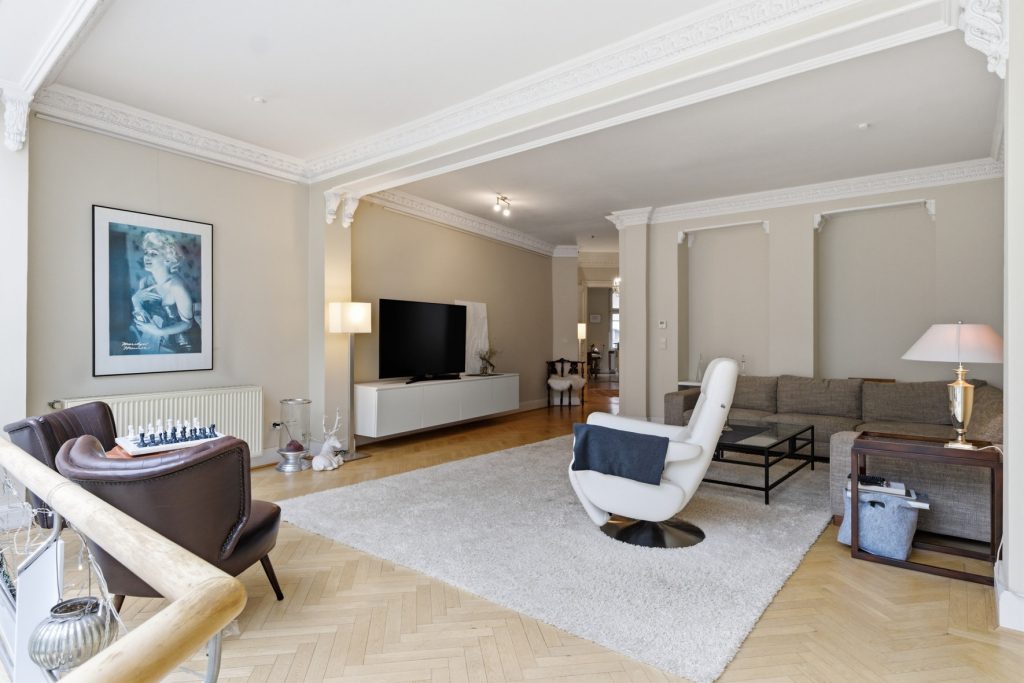 Gütelhöfer Immobilien - Immobilienangebot - Bonn - Alle - Stilvolles Gründerzeithaus mit 341m² Wohnfläche verteilt auf drei Wohneinheiten im Bonner Zentrum