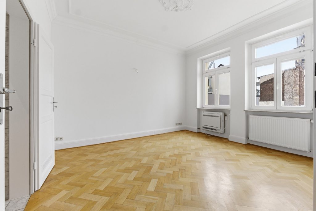 Gütelhöfer Immobilien - Immobilienangebot - Bonn - Alle - Stilvolles Gründerzeithaus mit 341m² Wohnfläche verteilt auf drei Wohneinheiten im Bonner Zentrum