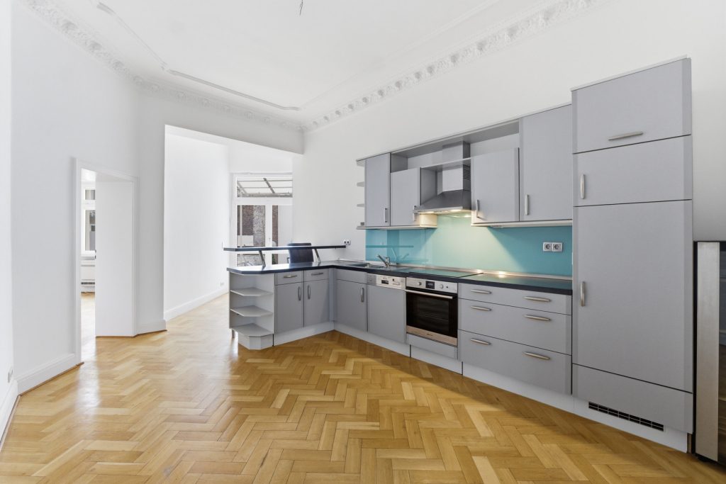 Gütelhöfer Immobilien - Immobilienangebot - Bonn - Alle - Stilvolles Gründerzeithaus mit 341m² Wohnfläche verteilt auf drei Wohneinheiten im Bonner Zentrum