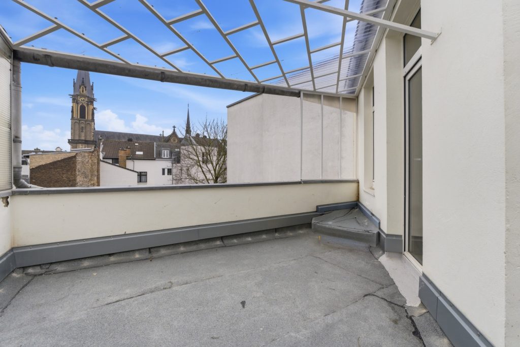 Gütelhöfer Immobilien - Immobilienangebot - Bonn - Alle - Stilvolles Gründerzeithaus mit 341m² Wohnfläche verteilt auf drei Wohneinheiten im Bonner Zentrum