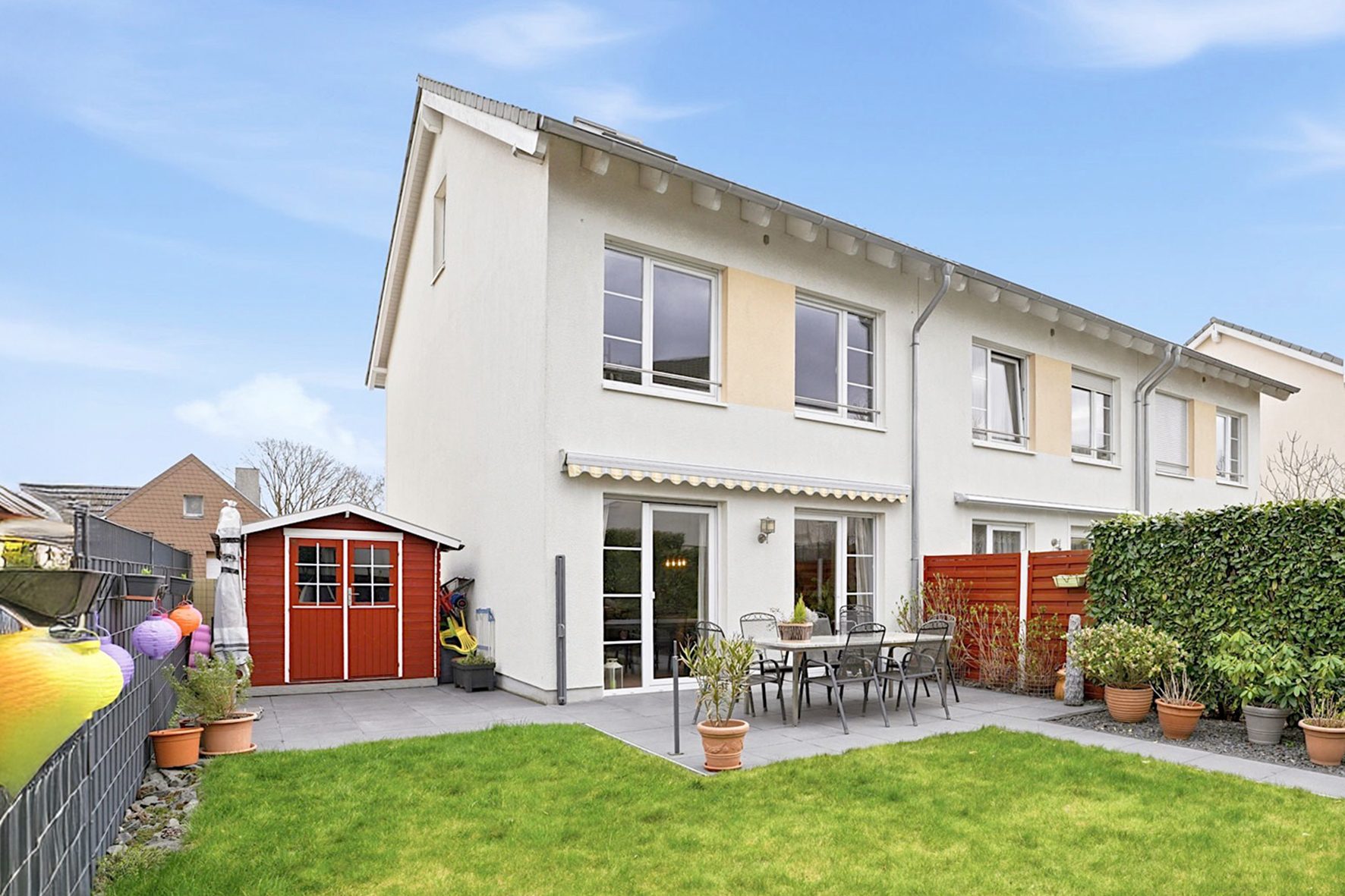 Gütelhöfer Immobilien - Immobilienangebot - Bonn / Lessenich/Meßdorf - Alle - Familienfreundliches Reihenendhaus mit Garage, Einbauküche, Sauna und viel Platz in Bonn / Lessenich