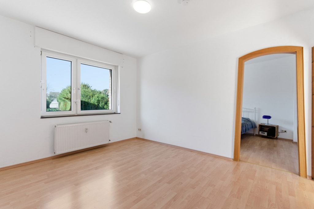 Gütelhöfer Immobilien - Immobilienangebot - Bornheim / Widdig - Alle - Für Generationen! 2 Wohnhäuser auf einem Grundstück in unmittelbarer Rheinnähe von Bornheim / Widdig