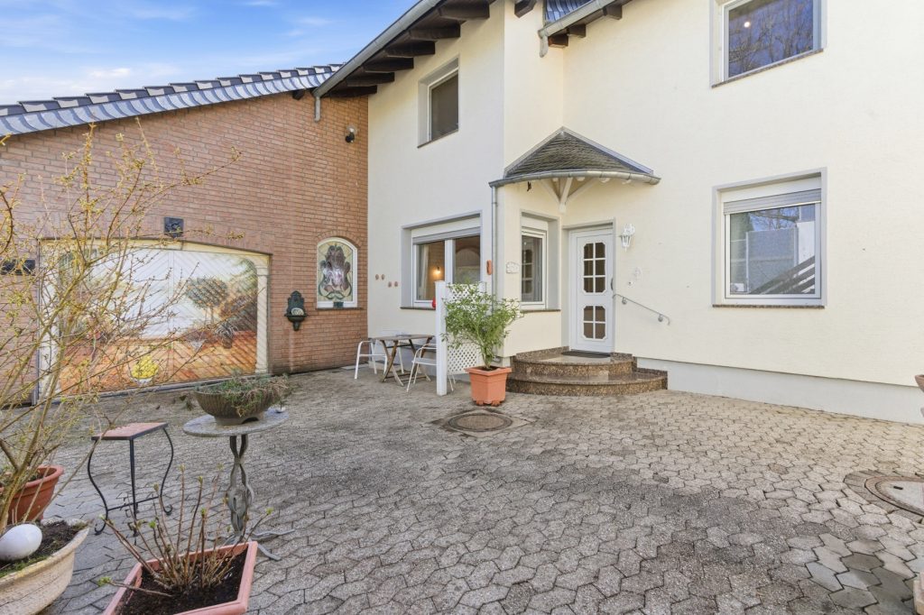Gütelhöfer Immobilien - Immobilienangebot - Bornheim / Widdig - Alle - Für Generationen! 2 Wohnhäuser auf einem Grundstück in unmittelbarer Rheinnähe von Bornheim / Widdig