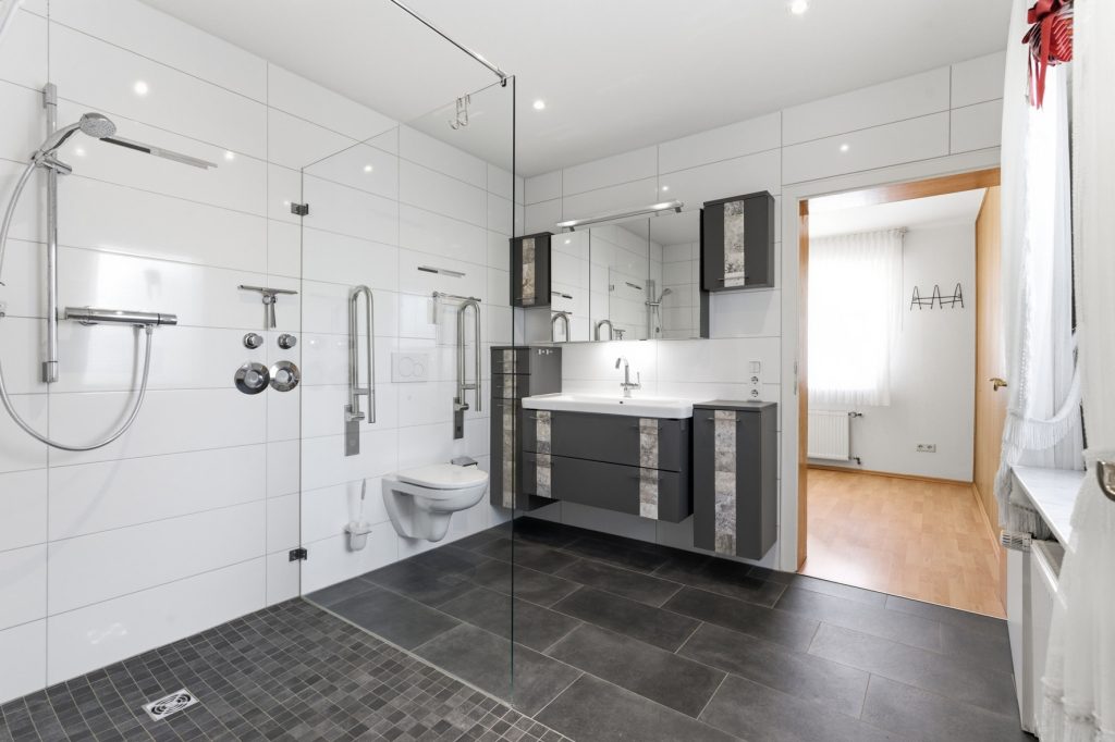 Gütelhöfer Immobilien - Immobilienangebot - Bornheim / Widdig - Alle - Für Generationen! 2 Wohnhäuser auf einem Grundstück in unmittelbarer Rheinnähe von Bornheim / Widdig