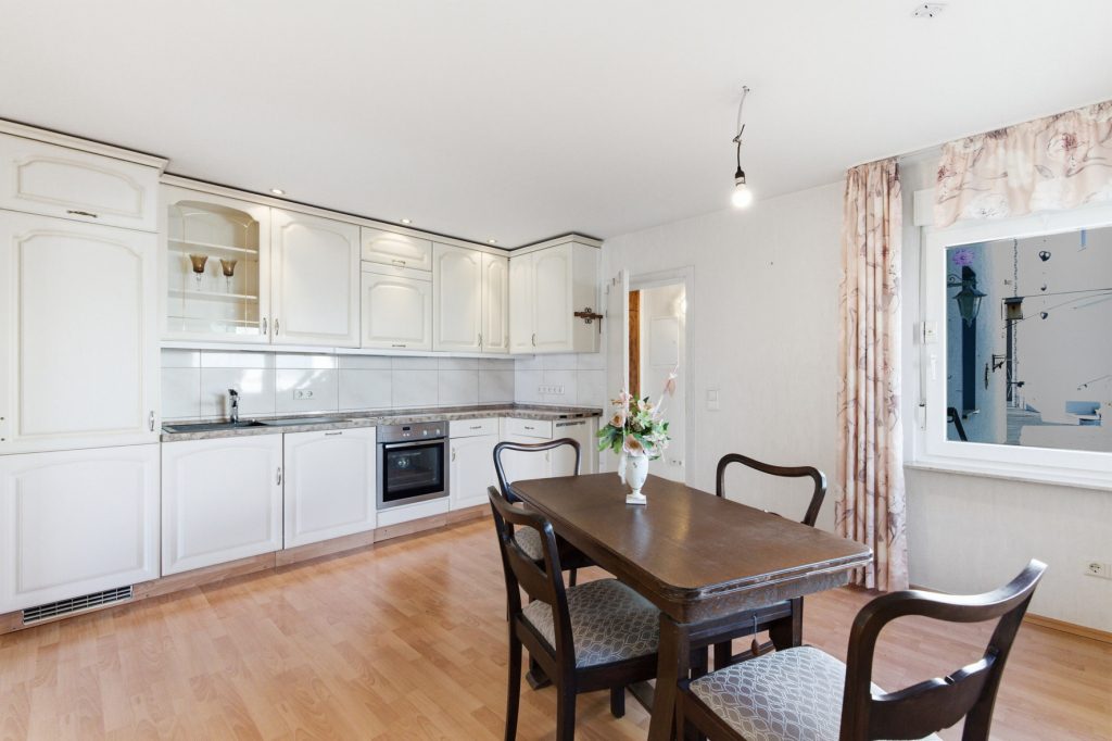 Gütelhöfer Immobilien - Immobilienangebot - Bornheim / Widdig - Alle - Für Generationen! 2 Wohnhäuser auf einem Grundstück in unmittelbarer Rheinnähe von Bornheim / Widdig