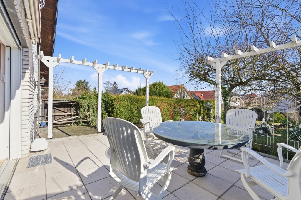 Gütelhöfer Immobilien - Immobilienangebot - Bornheim / Widdig - Alle - Für Generationen! 2 Wohnhäuser auf einem Grundstück in unmittelbarer Rheinnähe von Bornheim / Widdig