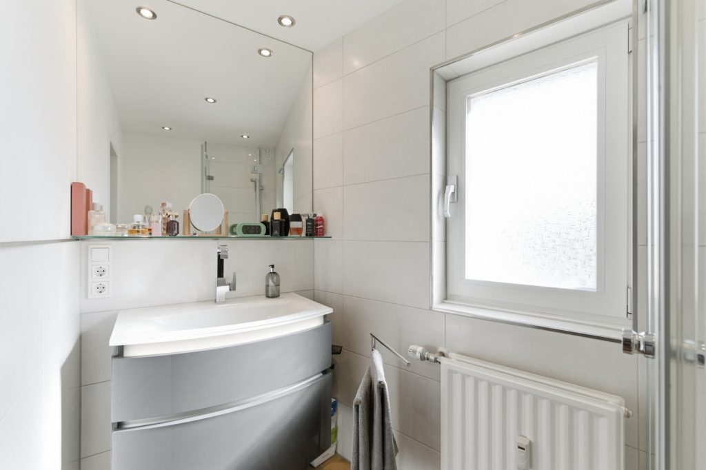 Gütelhöfer Immobilien - Immobilienangebot - Bornheim / Widdig - Alle - Für Generationen! 2 Wohnhäuser auf einem Grundstück in unmittelbarer Rheinnähe von Bornheim / Widdig