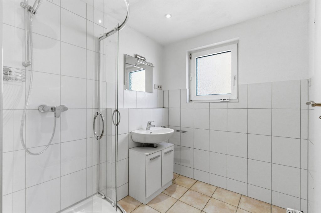 Gütelhöfer Immobilien - Immobilienangebot - Bornheim / Widdig - Alle - Für Generationen! 2 Wohnhäuser auf einem Grundstück in unmittelbarer Rheinnähe von Bornheim / Widdig