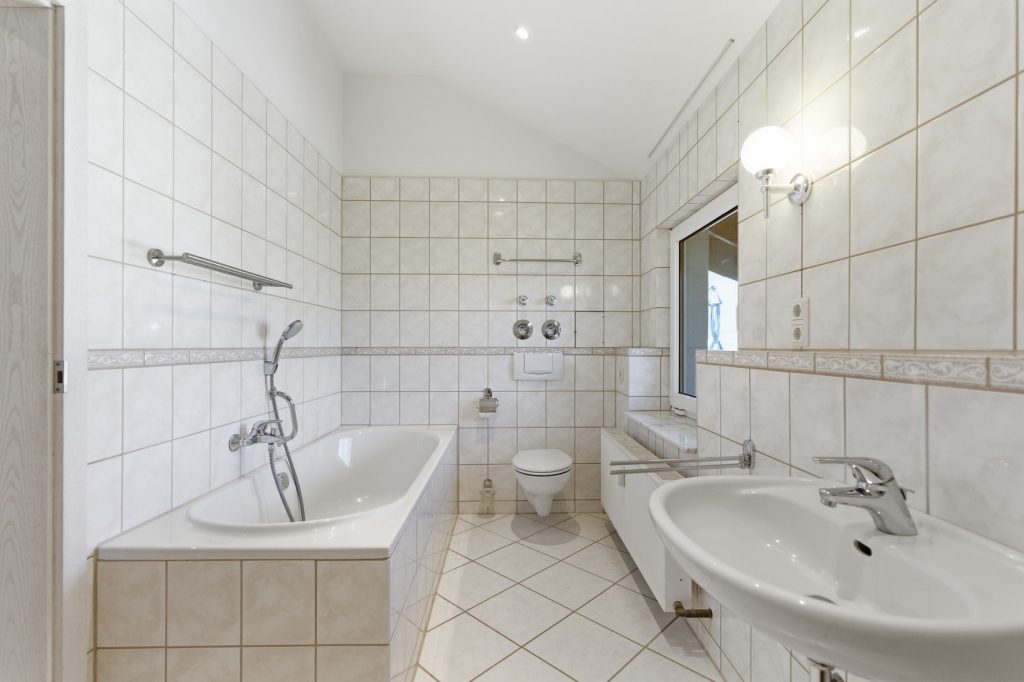 Gütelhöfer Immobilien - Immobilienangebot - Bornheim / Widdig - Alle - Für Generationen! 2 Wohnhäuser auf einem Grundstück in unmittelbarer Rheinnähe von Bornheim / Widdig