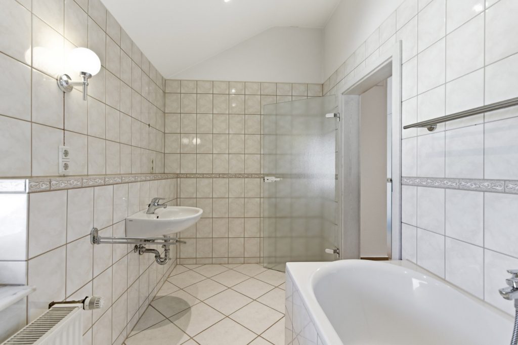 Gütelhöfer Immobilien - Immobilienangebot - Bornheim / Widdig - Alle - Für Generationen! 2 Wohnhäuser auf einem Grundstück in unmittelbarer Rheinnähe von Bornheim / Widdig