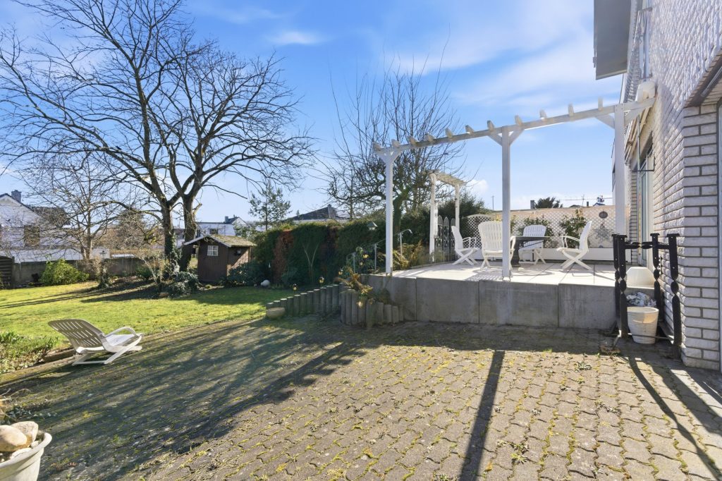 Gütelhöfer Immobilien - Immobilienangebot - Bornheim / Widdig - Alle - Für Generationen! 2 Wohnhäuser auf einem Grundstück in unmittelbarer Rheinnähe von Bornheim / Widdig