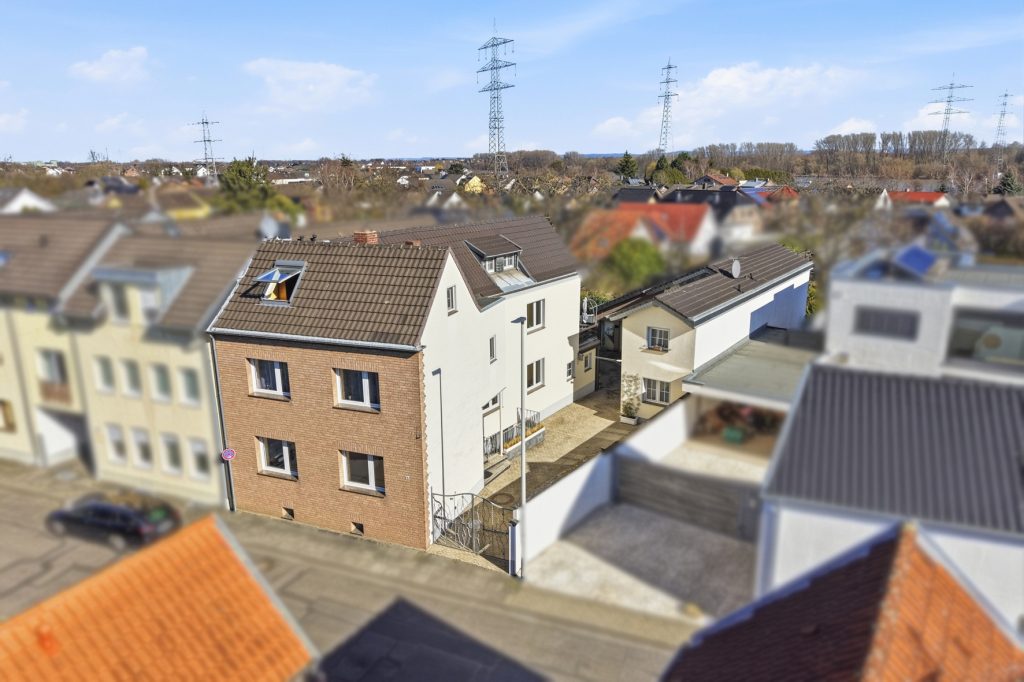Gütelhöfer Immobilien - Immobilienangebot - Bornheim / Widdig - Alle - Für Generationen! 2 Wohnhäuser auf einem Grundstück in unmittelbarer Rheinnähe von Bornheim / Widdig
