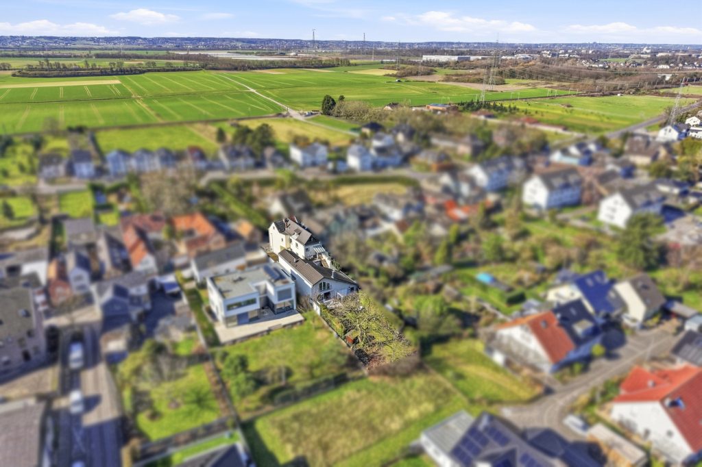 Gütelhöfer Immobilien - Immobilienangebot - Bornheim / Widdig - Alle - Für Generationen! 2 Wohnhäuser auf einem Grundstück in unmittelbarer Rheinnähe von Bornheim / Widdig