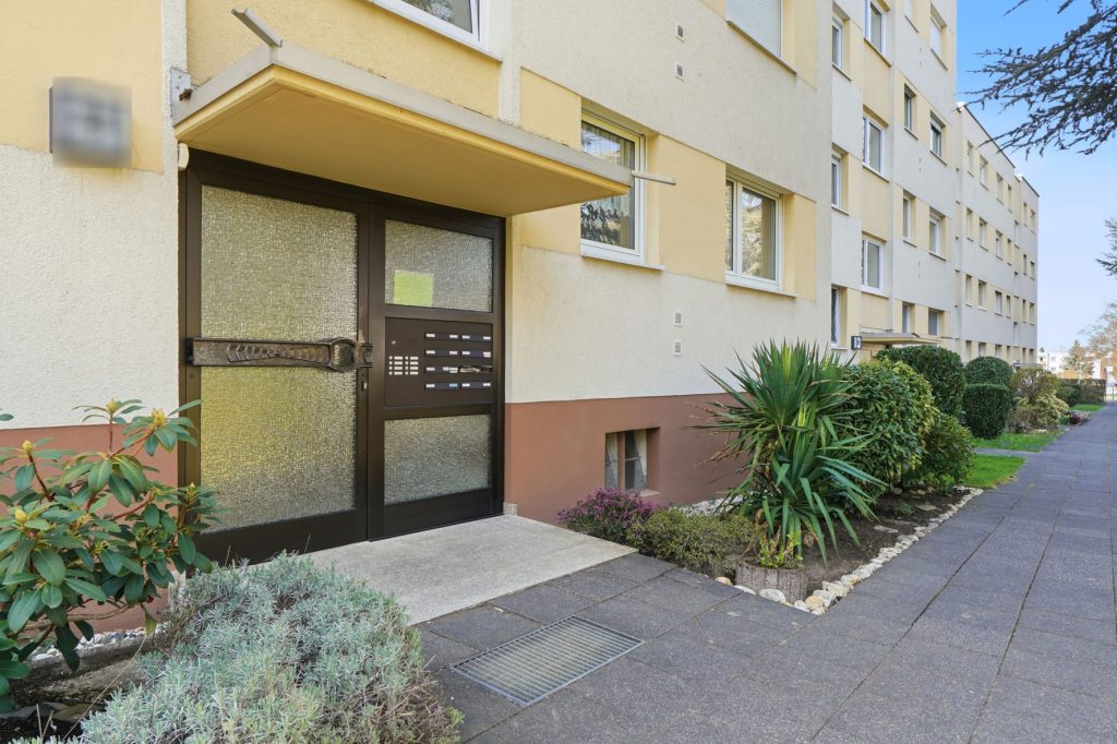 Gütelhöfer Immobilien - Immobilienangebot - Rheinbach - Alle - Für Kapitalanleger in Freizeitparknähe! Modernisierte und solide vermietete Dreiraumwohnung