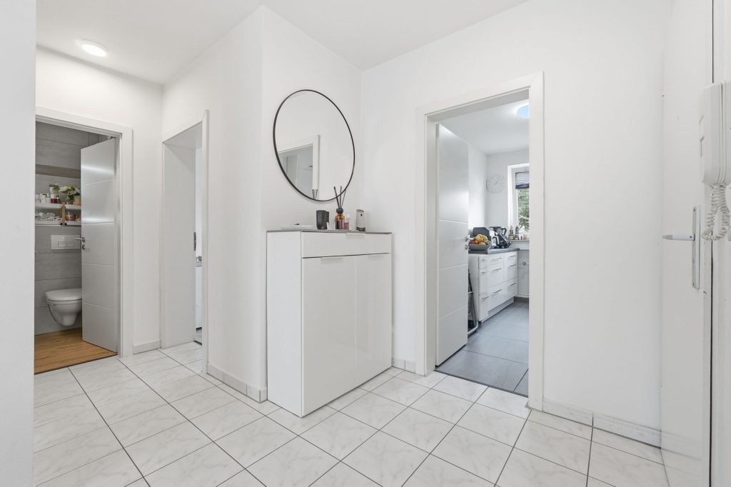 Gütelhöfer Immobilien - Immobilienangebot - Rheinbach - Alle - Für Kapitalanleger in Freizeitparknähe! Modernisierte und solide vermietete Dreiraumwohnung