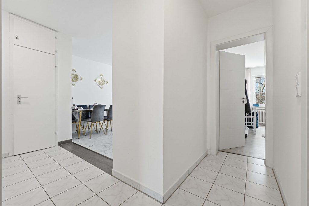 Gütelhöfer Immobilien - Immobilienangebot - Rheinbach - Alle - Für Kapitalanleger in Freizeitparknähe! Modernisierte und solide vermietete Dreiraumwohnung