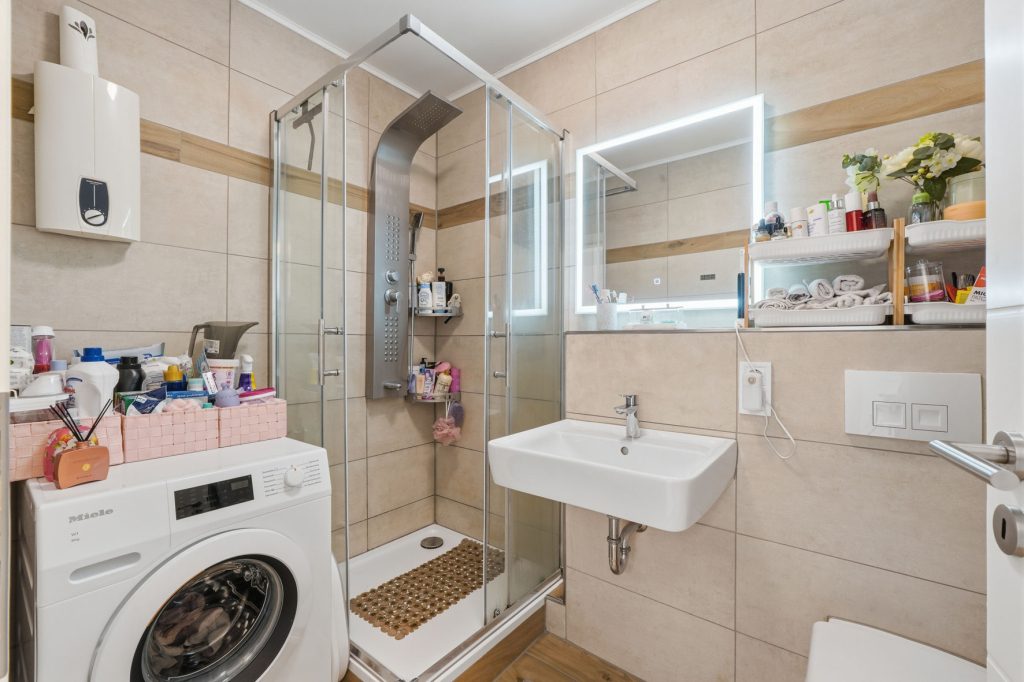 Gütelhöfer Immobilien - Immobilienangebot - Rheinbach - Alle - Für Kapitalanleger in Freizeitparknähe! Modernisierte und solide vermietete Dreiraumwohnung