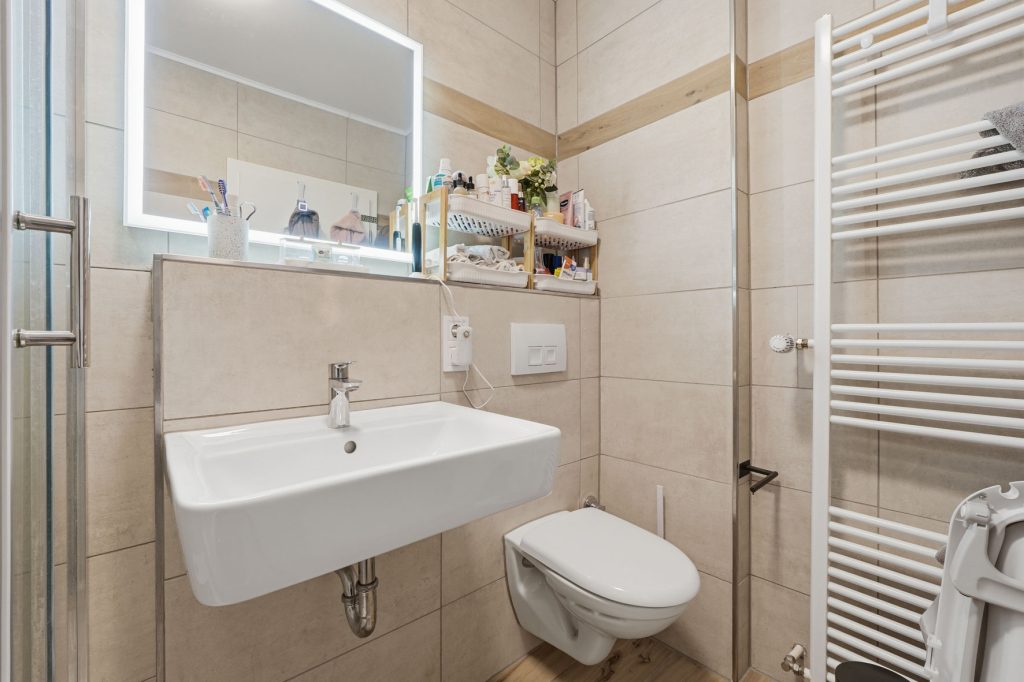 Gütelhöfer Immobilien - Immobilienangebot - Rheinbach - Alle - Für Kapitalanleger in Freizeitparknähe! Modernisierte und solide vermietete Dreiraumwohnung