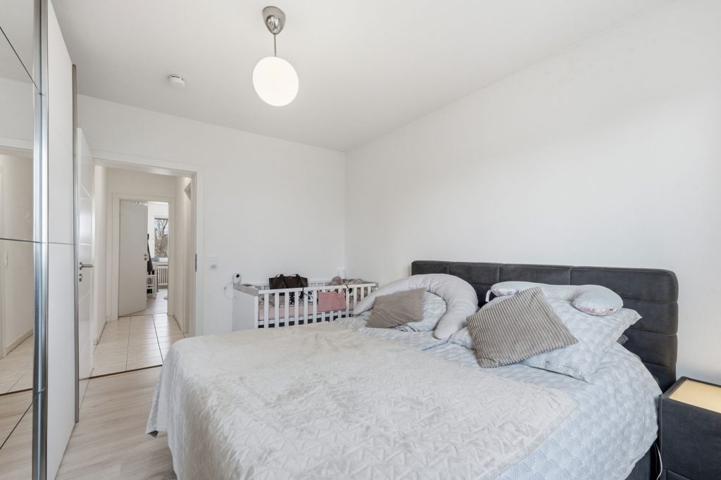 Gütelhöfer Immobilien - Immobilienangebot - Rheinbach - Alle - Für Kapitalanleger in Freizeitparknähe! Modernisierte und solide vermietete Dreiraumwohnung