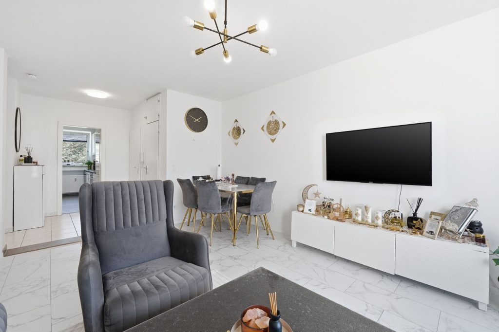 Gütelhöfer Immobilien - Immobilienangebot - Rheinbach - Alle - Für Kapitalanleger in Freizeitparknähe! Modernisierte und solide vermietete Dreiraumwohnung
